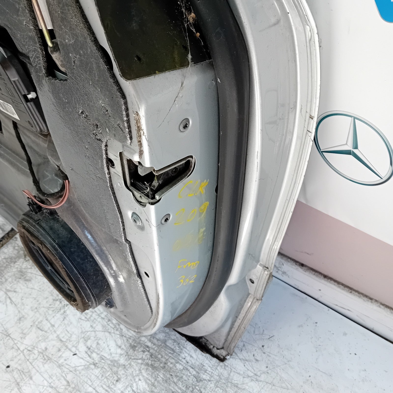 MERCEDES BENZ CLK C209 CP DRIVER FRONT DOOR OSF 2002-09 SILVER COMPLETE FMD362