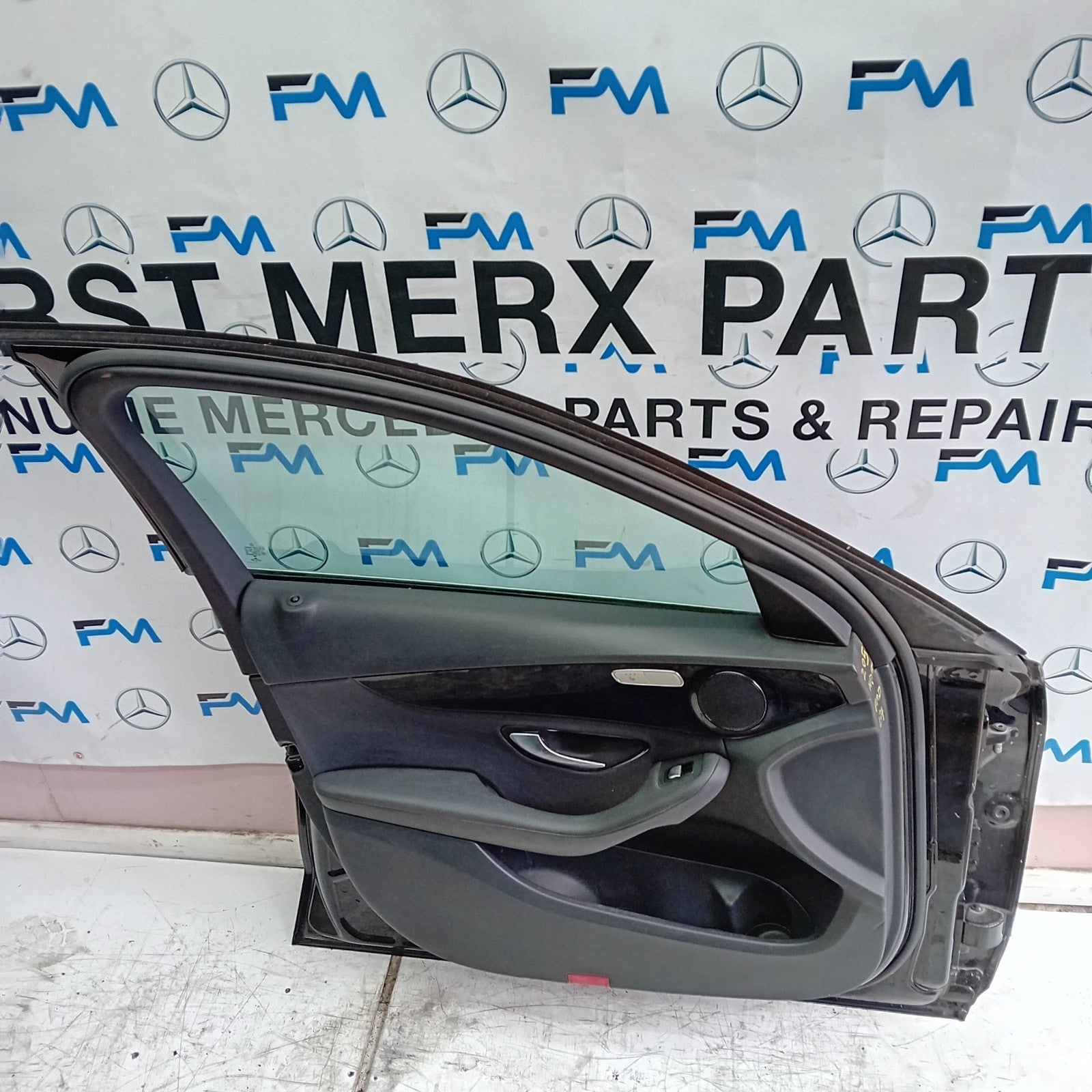MERCEDES  C-CLASS W205 PASSENGER SIDE FRONT DOOR N/S/F  BLACK COMPLETE FMD134