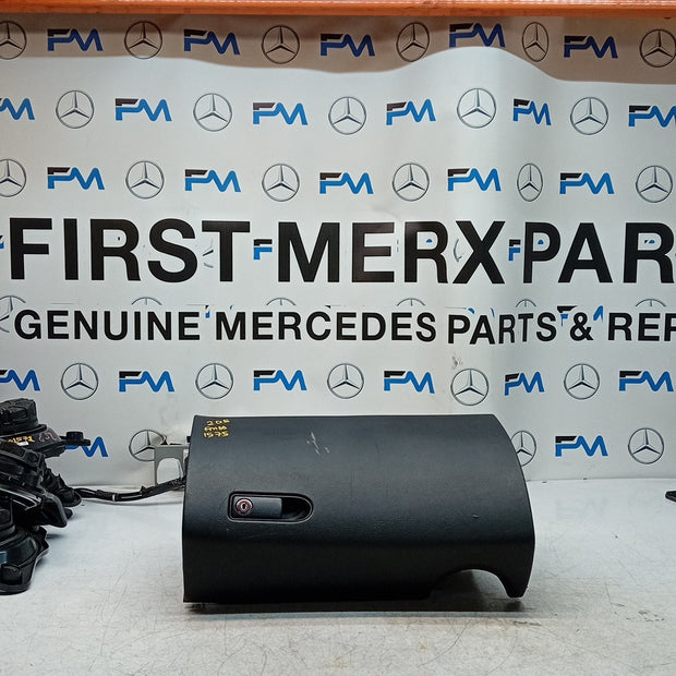 MERCEDES BENZ  C-CLASS W205 DASHBOARD GLOVEBOX  2015 A2057800191 FM001575