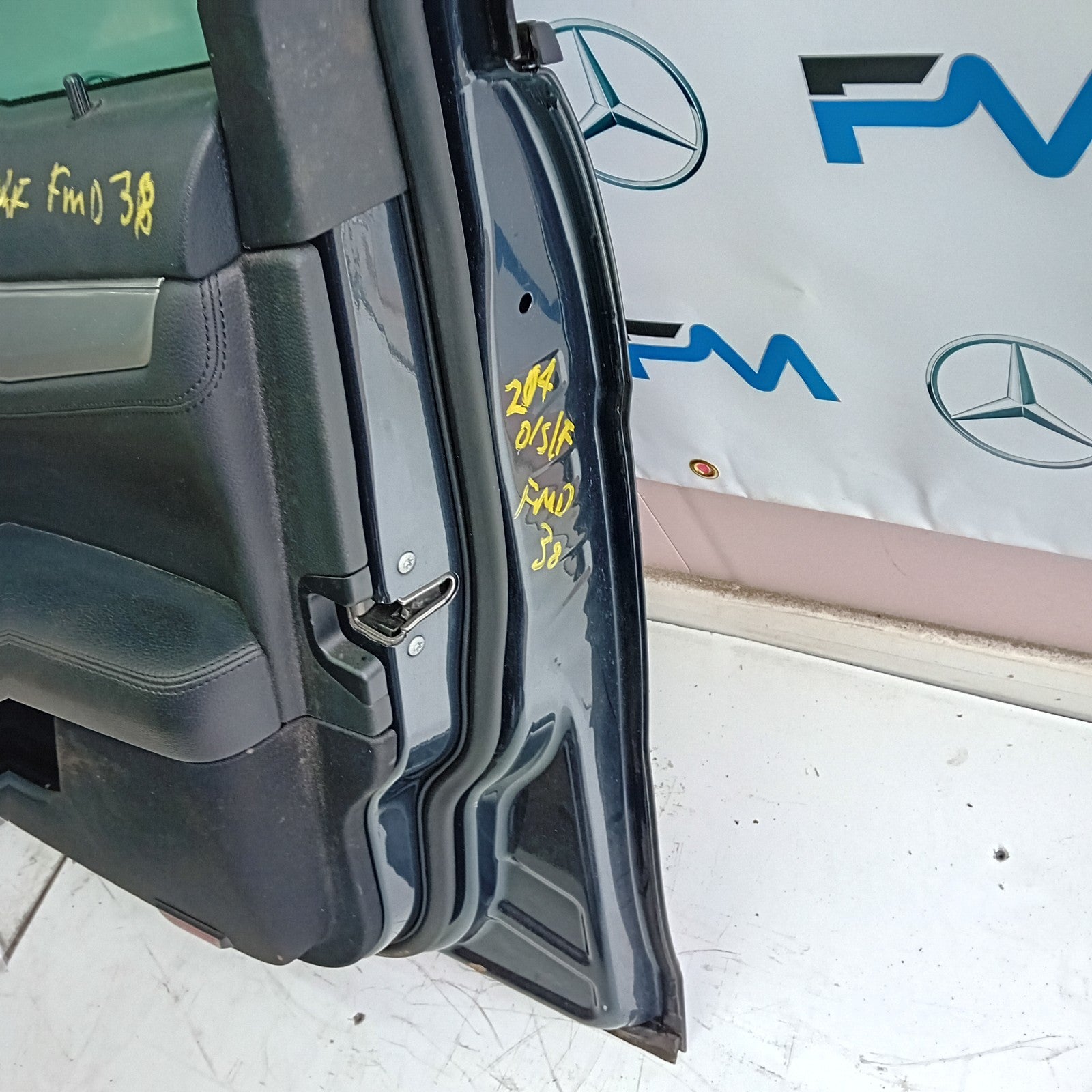 MERCEDES C-CLASS W204 DRIVER SIDE FRONT DOOR O/S/F COMPLETE GREY FMD38