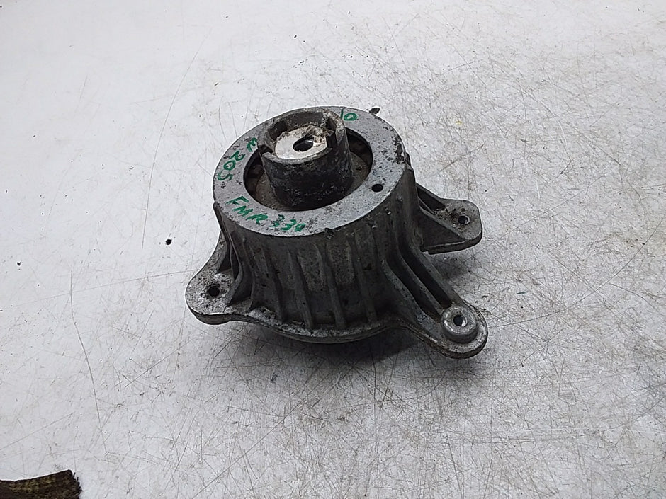MERCEDES BENZ  C-CLASS W205  ENGINE MOUNT RIGHT OS A2052406517 FMR330