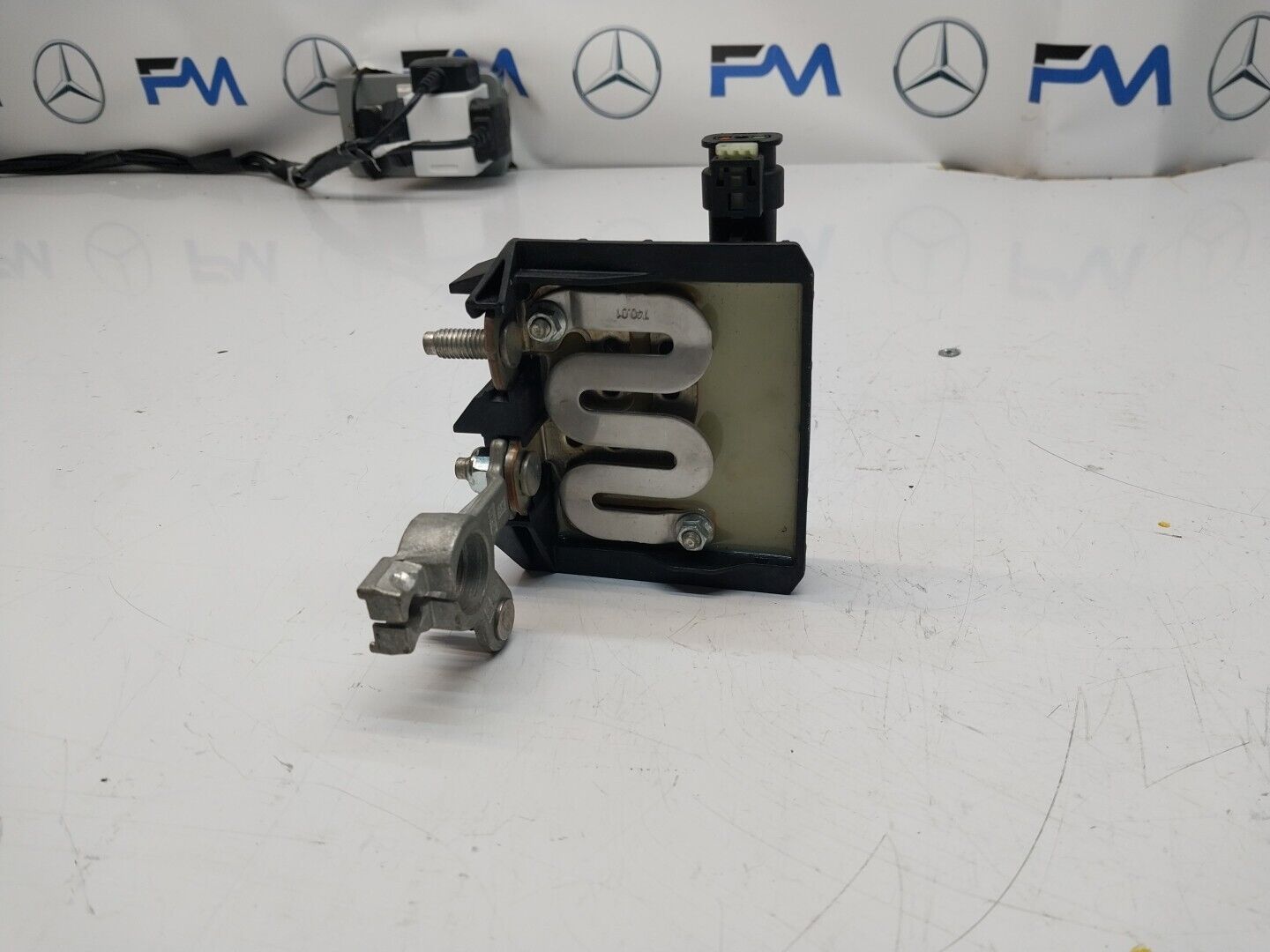 Mercedes W213 W205 W218 W238 W253 Negative Battery Tray Clamp A0009061505FM00250