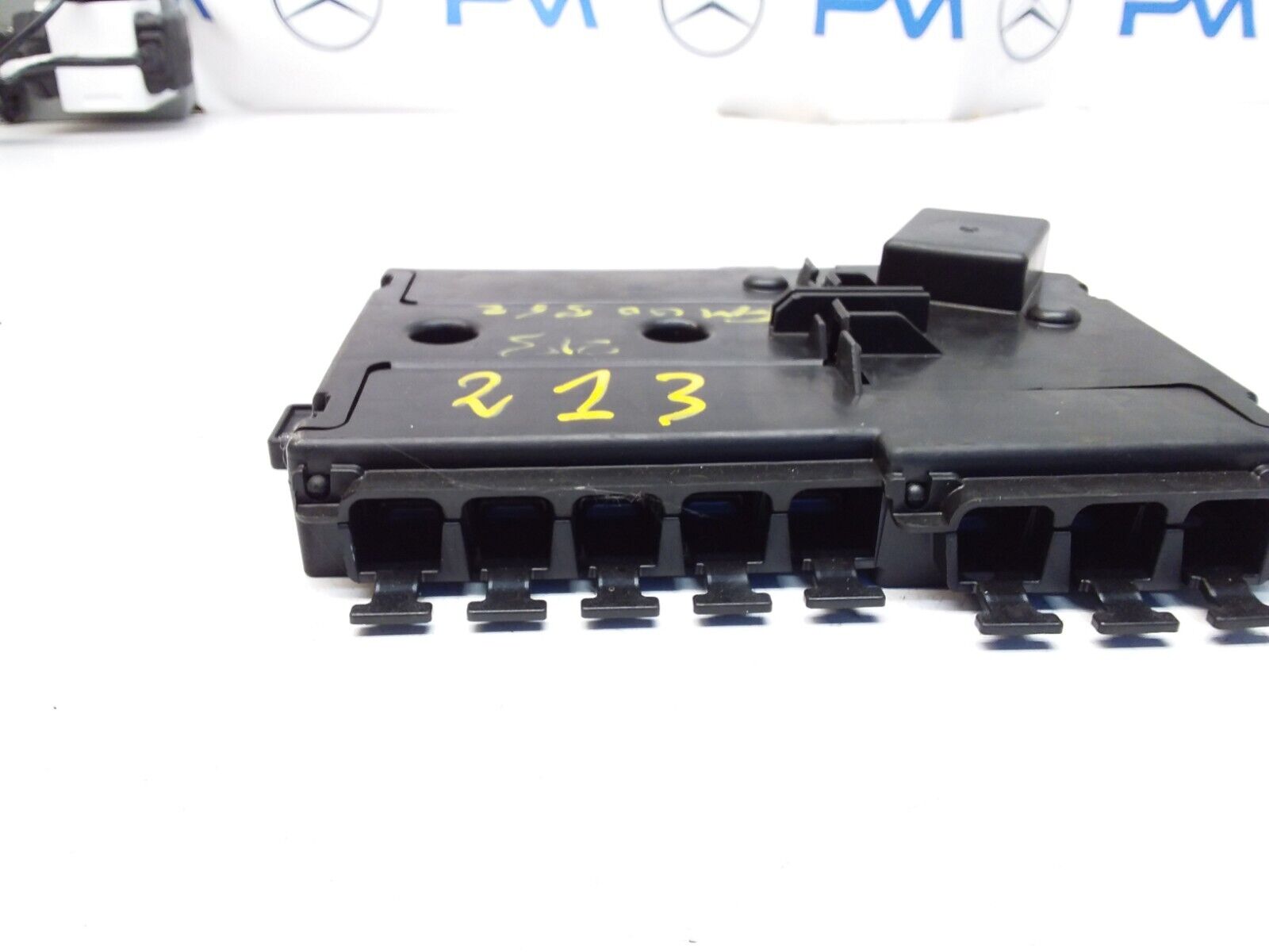 Mercedes E-Class W213 Front Inboard Fuxebox Module Unit A2135406200 FM00362