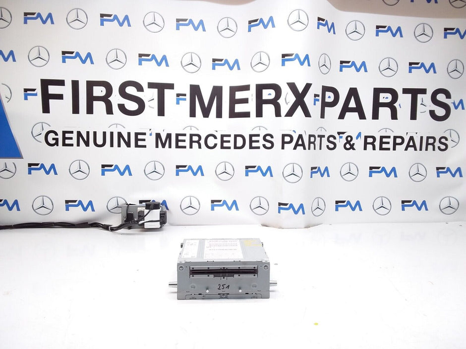 MERCEDES - BENZ E - CLASS W205 2016 RADIO SAT NAV HEAD UNIT  A2059003729 FM00301