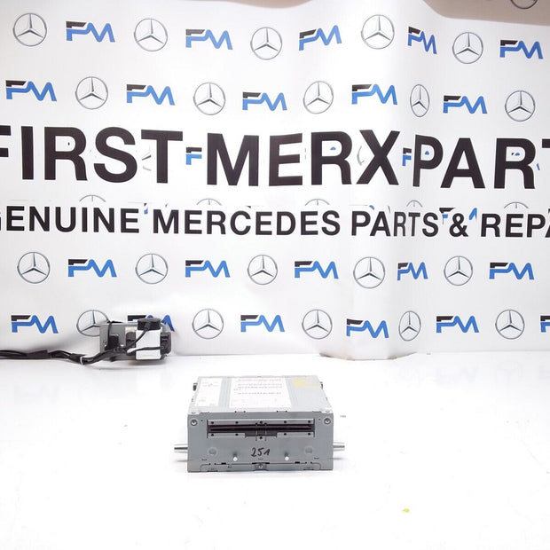 MERCEDES - BENZ E - CLASS W205 2016 RADIO SAT NAV HEAD UNIT  A2059003729 FM00301