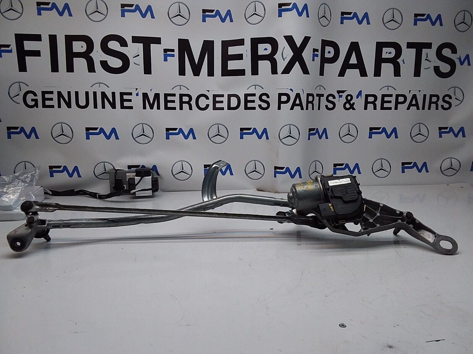 MERCEDES E-CLASS 2019 W213 A2138207403 FRONT WIPER MOTOR  FM00176