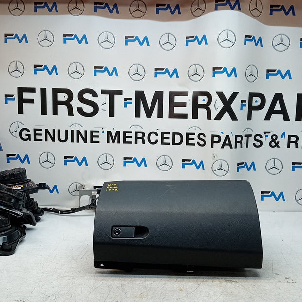 MERCEDES BENZ  E-CLASS W212 DASHBOARD GLOVEBOX  2015 A2126803191 FM001574