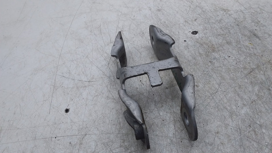 MERCEDES BENZ B-CLASS W246 ENGINE MOUNT BRACKET A2462400809 FMR451