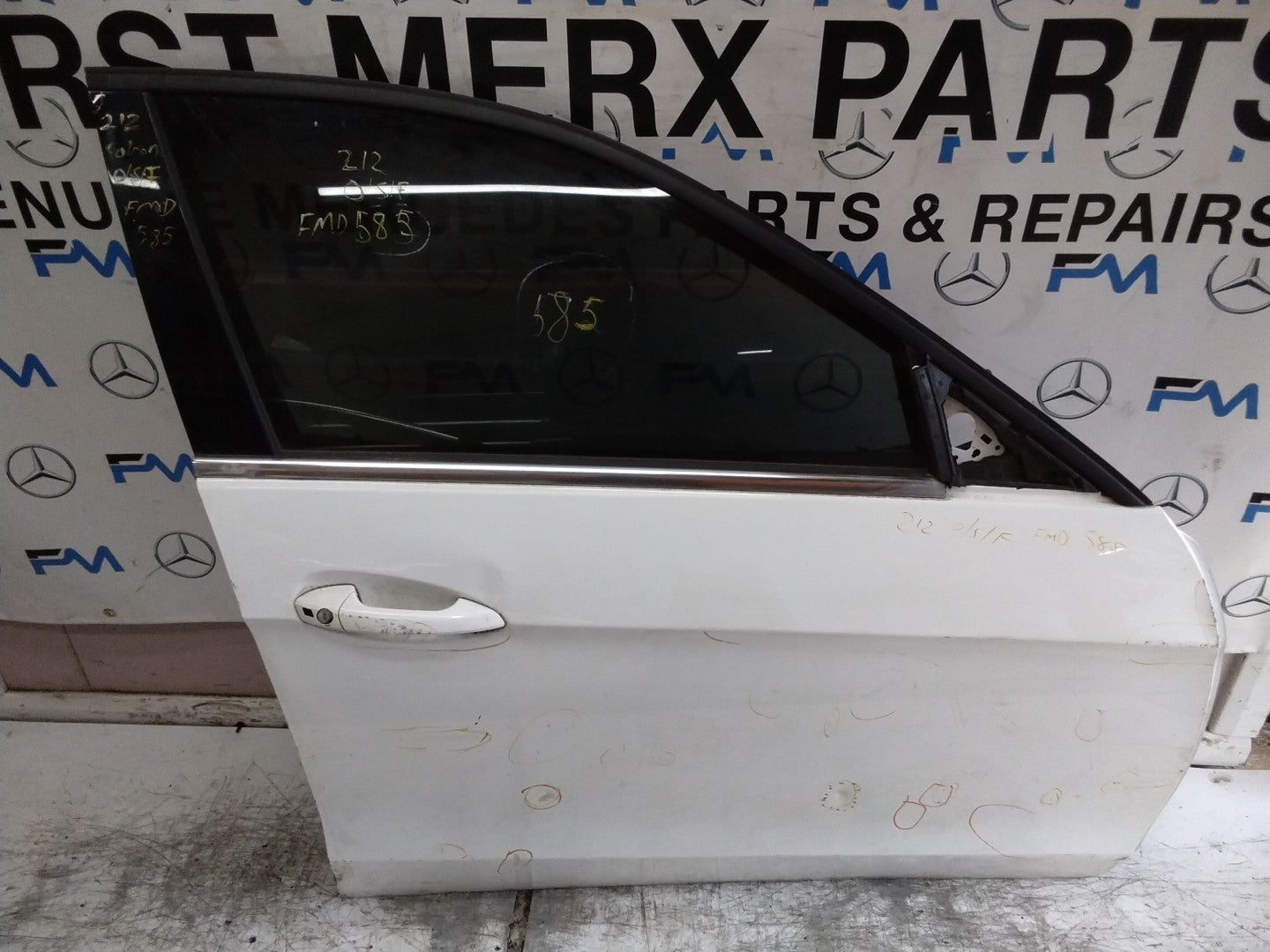 MERCEDES BENZ   E-CLASS W212  DRIVER FRONT DOOR OSF WHITE 2009-16  FMD585