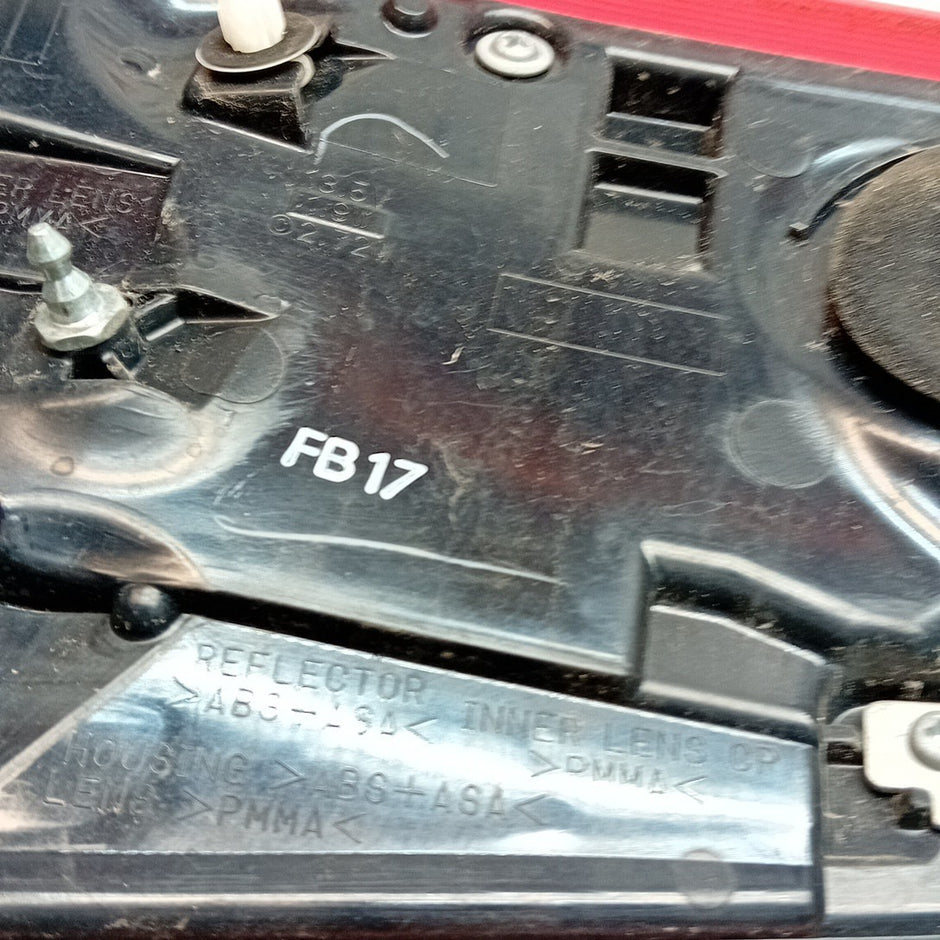 MITSUBISHI OUTLANDER MK3 DRIVER SIDE RIGHT REAR INNER TAIL LIGHT 2013 FMT299