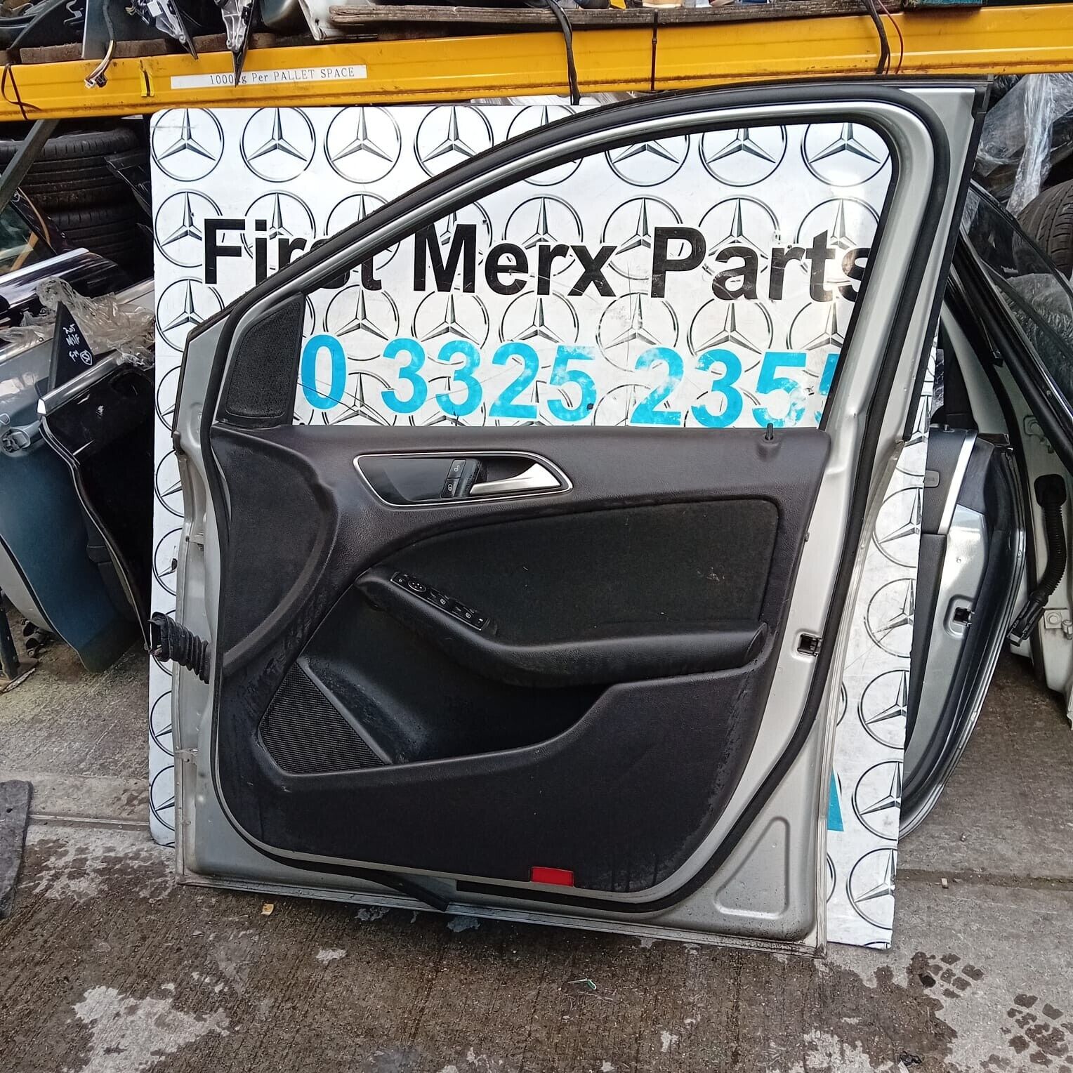 MERCEDES BENZ B-CLASS  W246  DRIVER SIDE FRONT DOOR ( OFF SIDE FRONT )