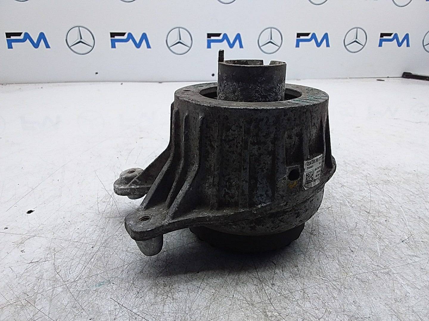 MERCEDES BENZ  C-CLASS W205  ENGINE MOUNT RIGHT OS A2052406717 FMR325