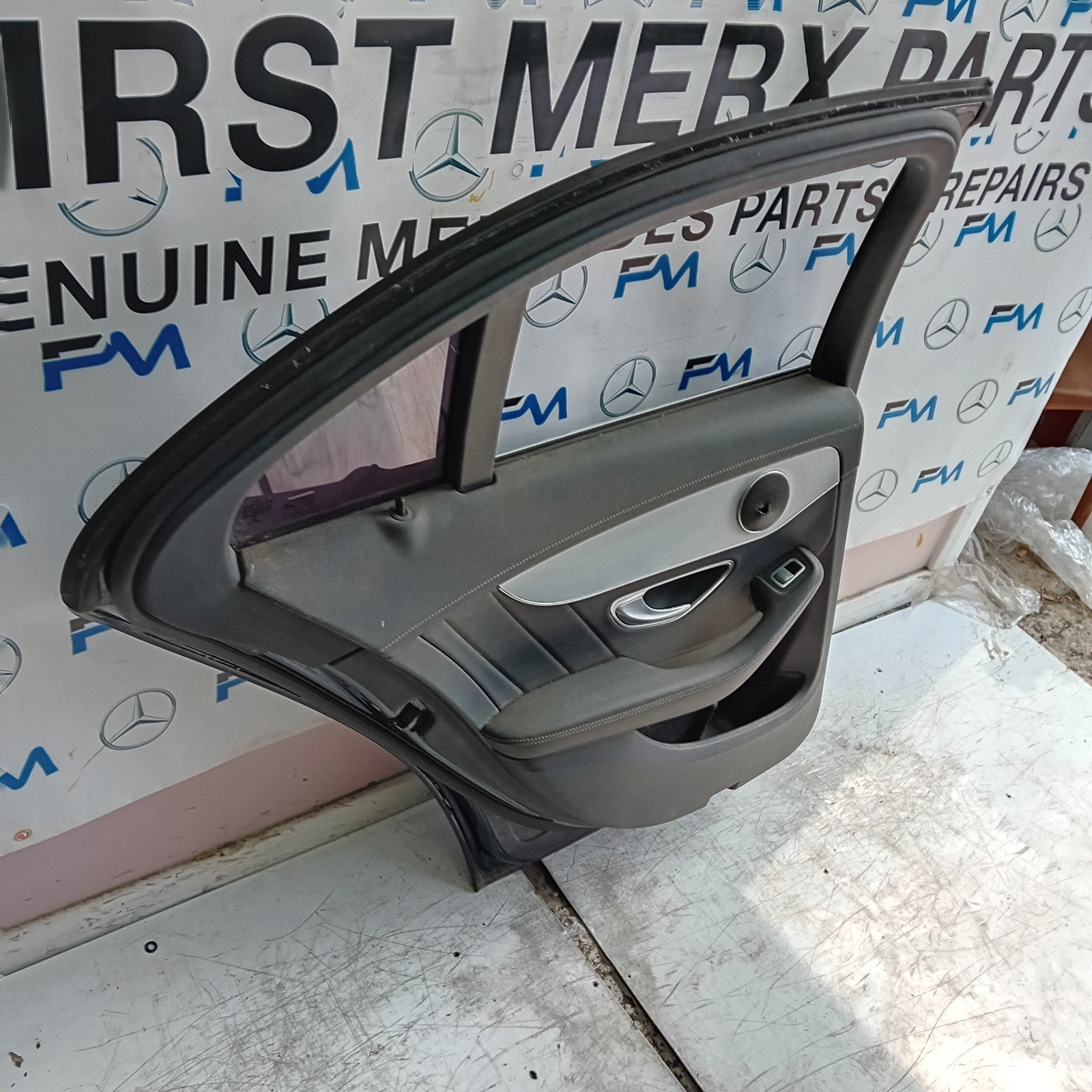 MERCEDES C-CLASS W205 SLN PASSENGER REAR DOOR NSR BLUE 2014 ON COMPLETE FMD375