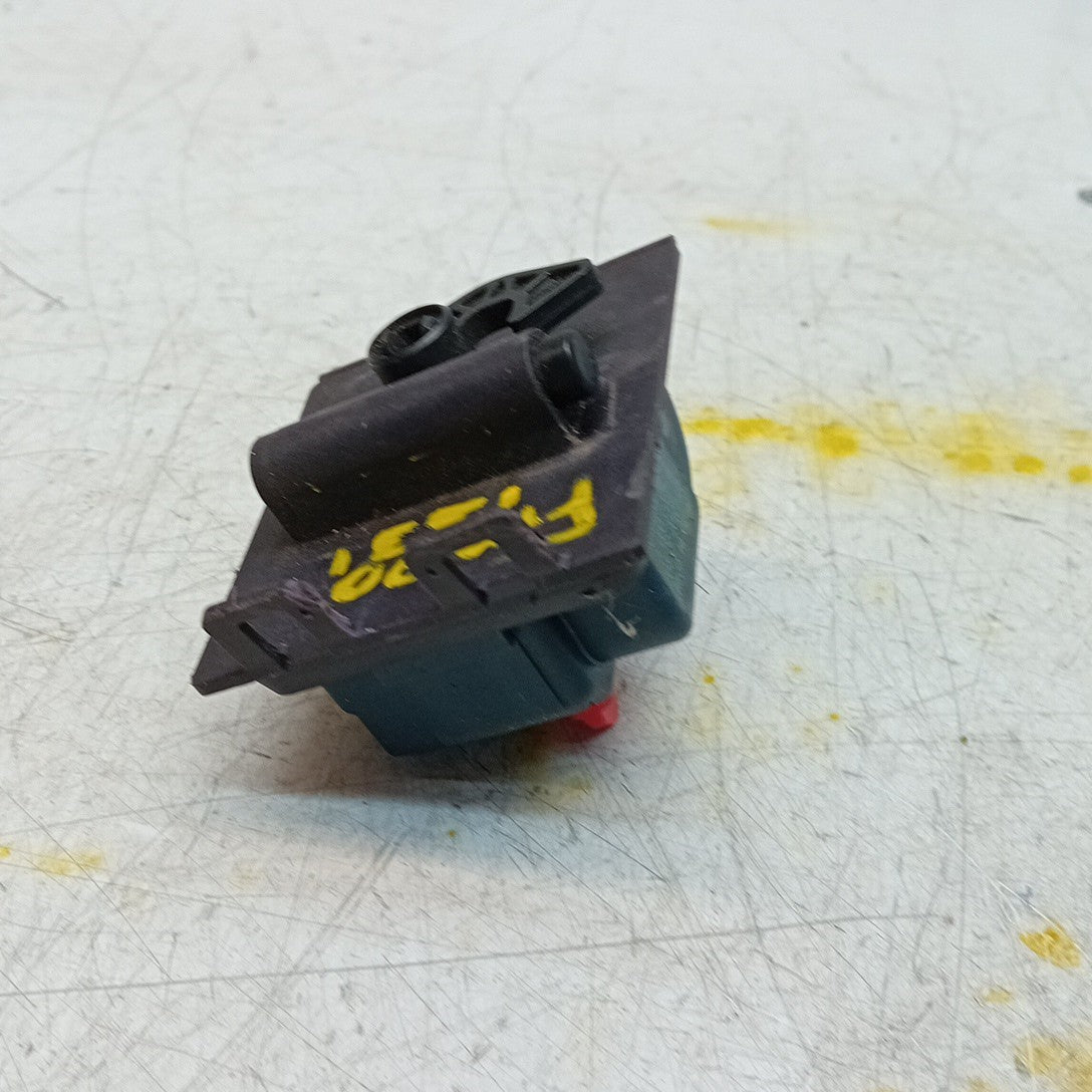 MERCEDES BENZ FUEL FILLER FLAP LOCKING MOTOR A0008207703 FM001331