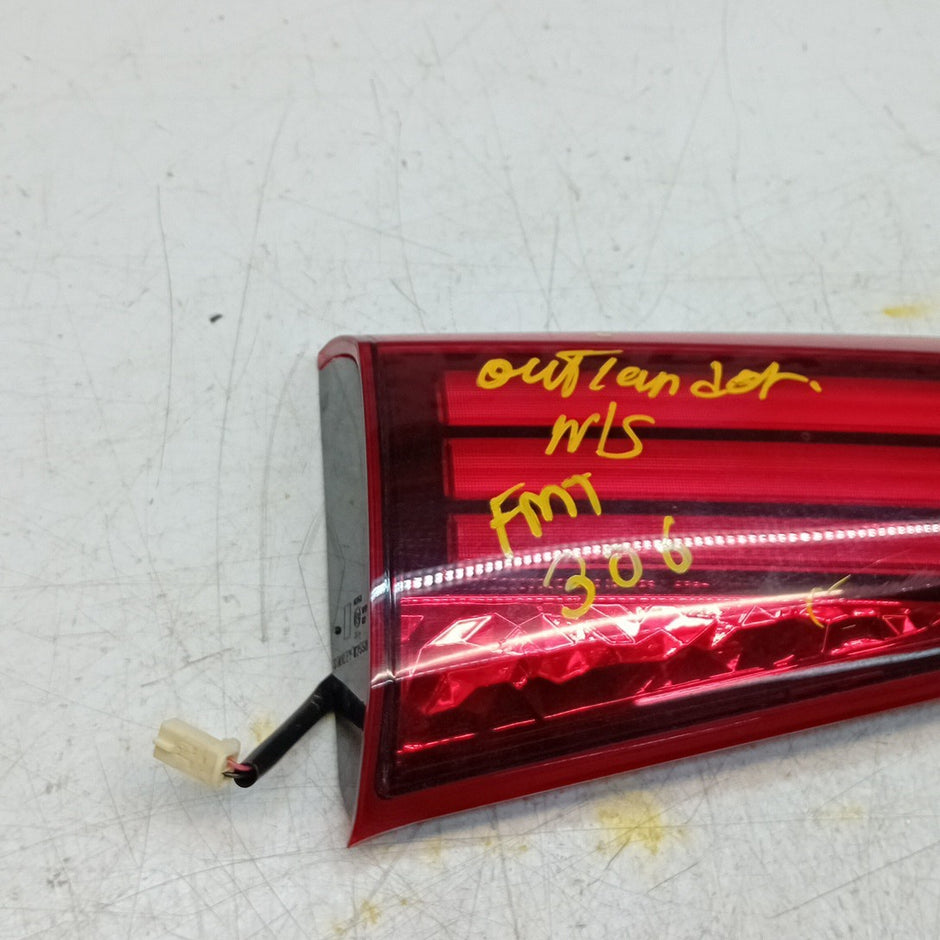 MITSUBISHI OUTLANDER MK3 PASSENGER SIDE LEFT REAR INNER TAIL LIGHT 2013 FMT306