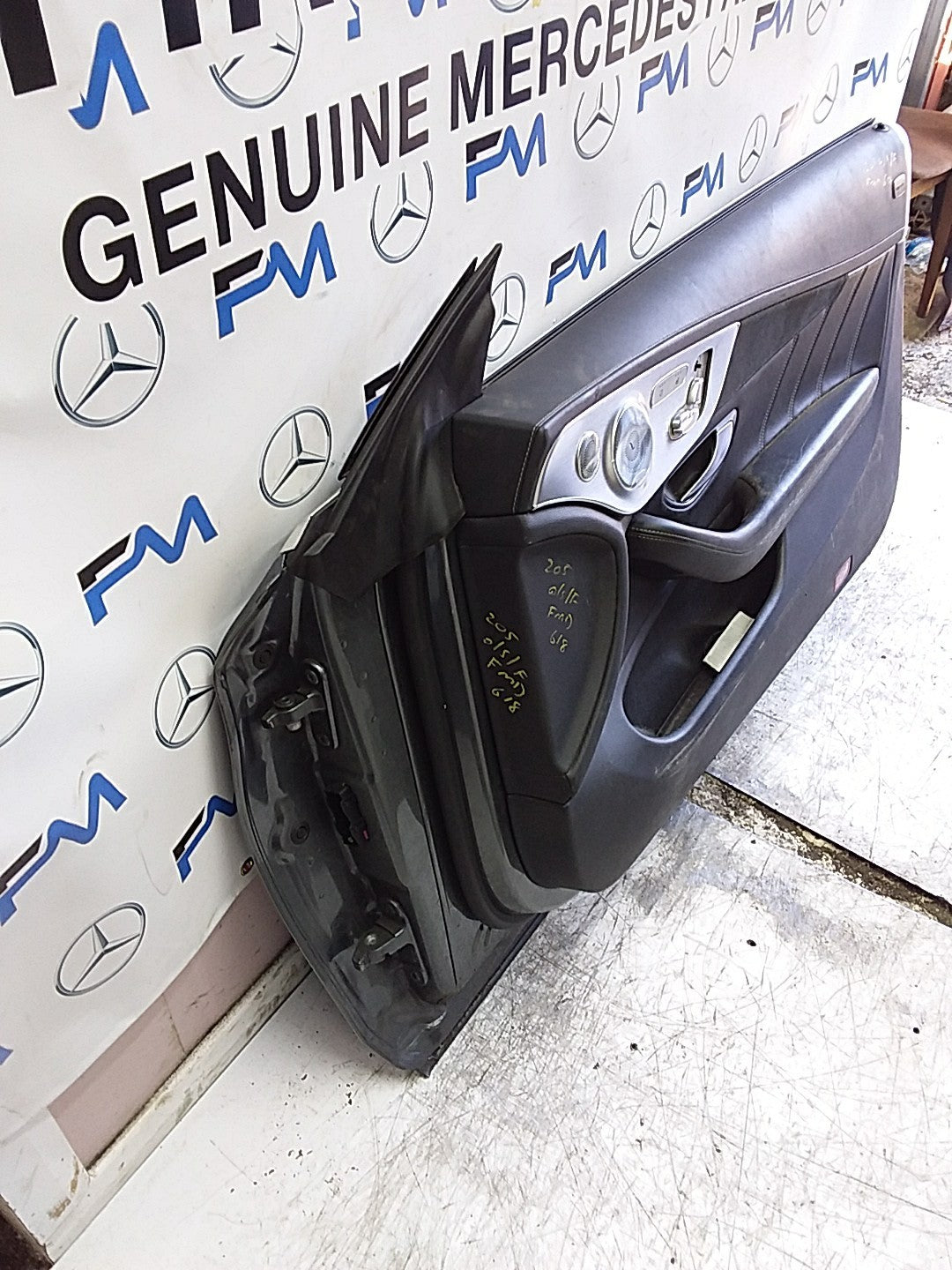 MERCEDES C-CLASS C205  DRIVER FRONT DOOR OSF GREY 2016 ONW COMPLETE FMD618