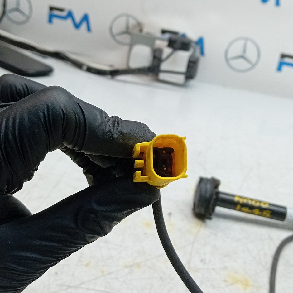 MERCEDES C CLASS W205 BONNET PEDESTRIAN ACTUATOR  A2059060002 2017 FM001445