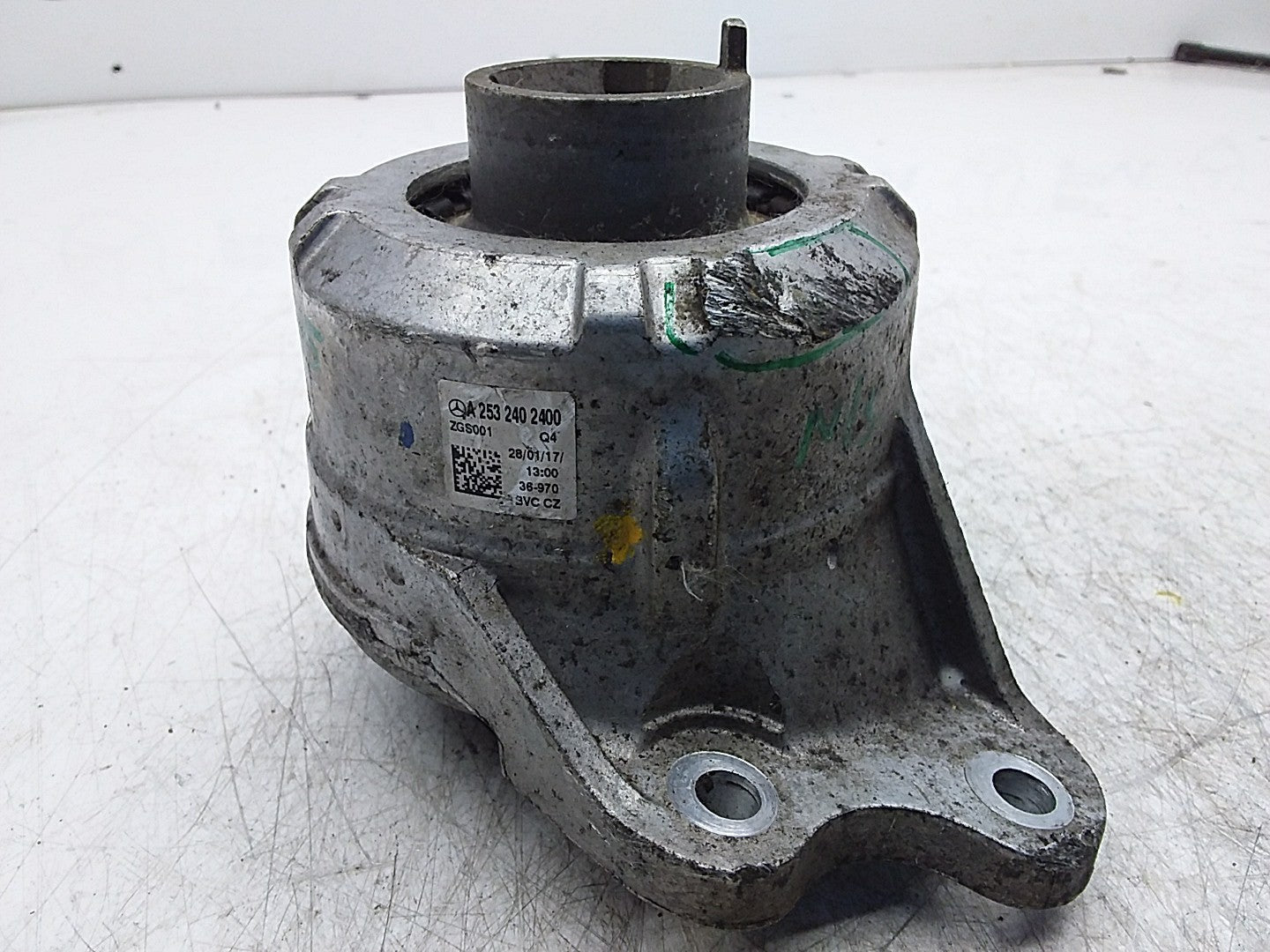 MERCEDES BENZ  GLC C253  ENGINE MOUNT LEFT NS A2532402400 FMR335
