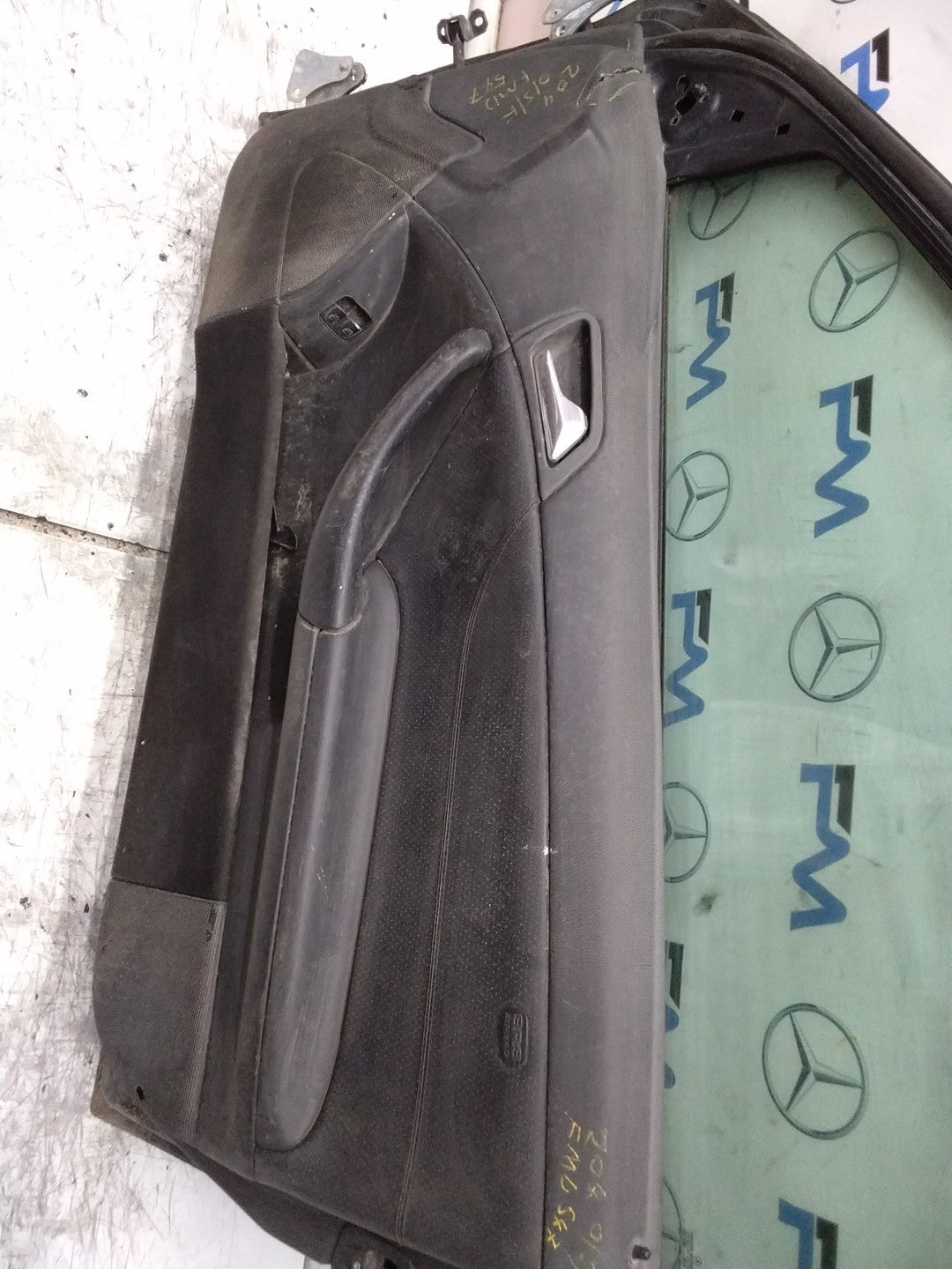 MERCEDES C-CLASS W204 SLN DRIVER FRONT DOOR OSF GREY 2008-14 COMPLETE FMD547