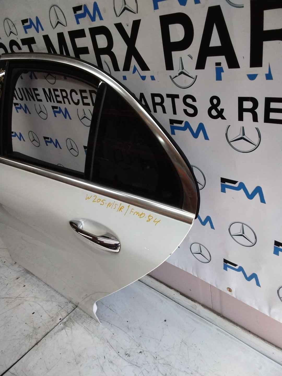 MERCEDES BENZ C-CLASS W205 PASSENGER SIDE REAR DOOR N/S/R COMPLETE WHITE FMD84