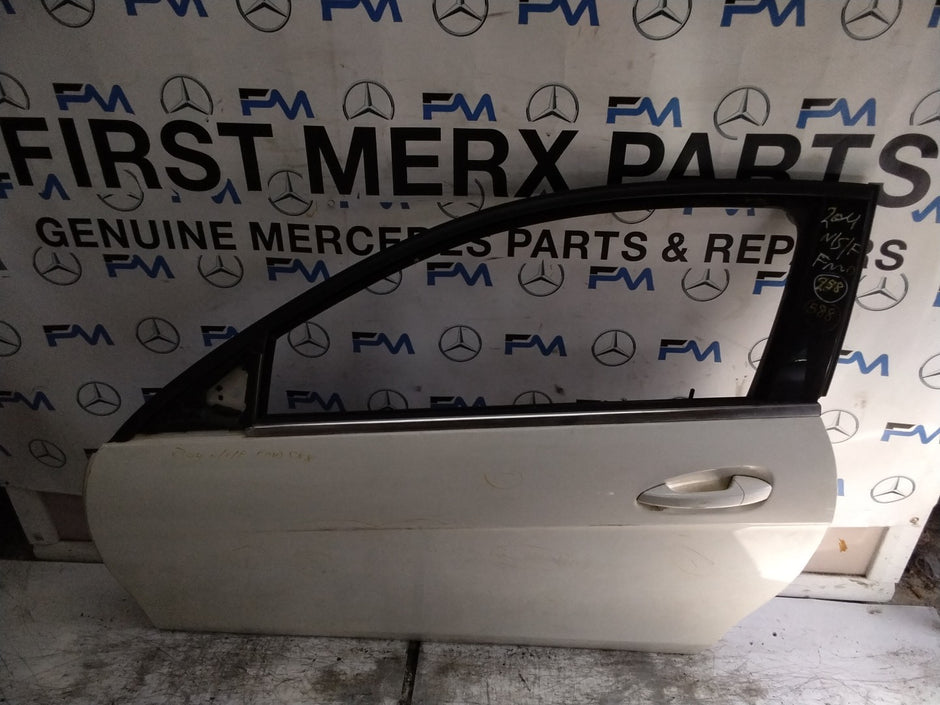 MERCEDES BENZ  C-CLS W204 SLN PASSENGER FRONT DOOR NSF WHITE 2008-14  FMD588
