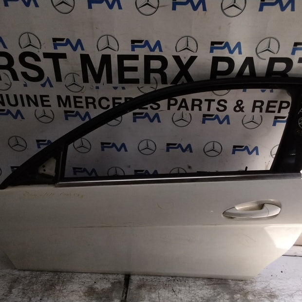 MERCEDES BENZ  C-CLS W204 SLN PASSENGER FRONT DOOR NSF WHITE 2008-14  FMD588