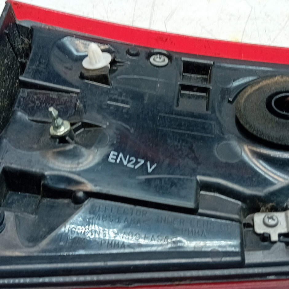 MITSUBISHI OUTLANDER MK3 DRIVER SIDE RIGHT REAR INNER TAIL LIGHT 2013 FMT301