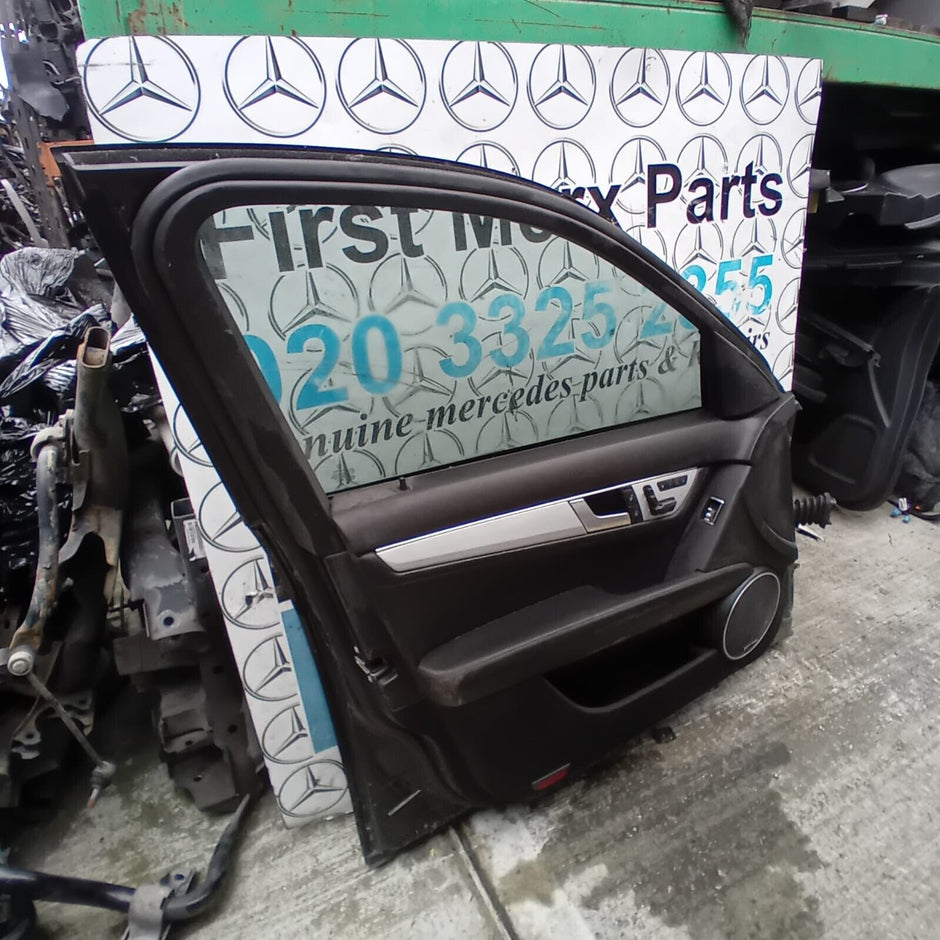 MERCEDES BENZ C-CLASS  W204  PASSENGER SIDE FRONT DOOR ( NEAR SIDE FRONT )