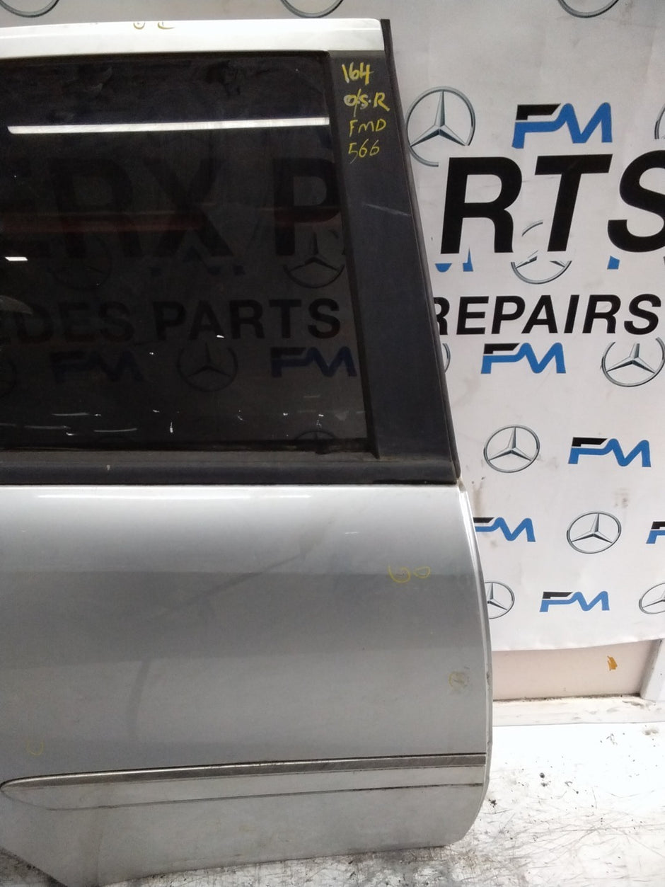 MERCEDES M-CLASS W164  DRIVER REAR DOOR OSR SILVER 2005-11 COMPLETE FMD566