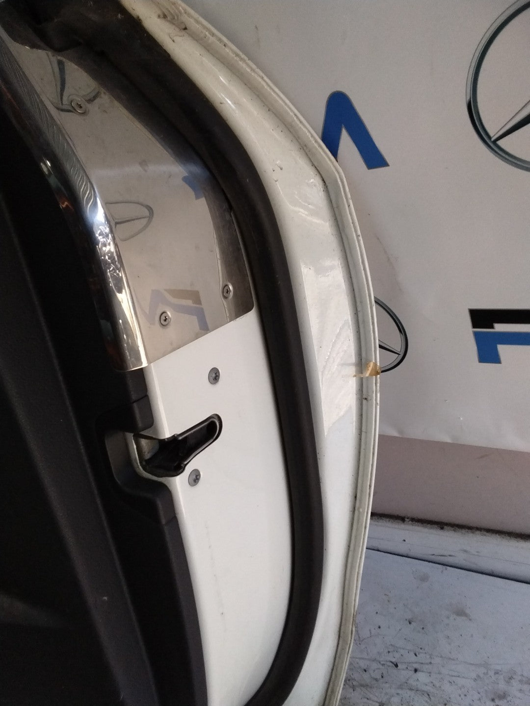 MERCEDES E-CLASS W207  DRIVER FRONT DOOR OSF WHITE 2009-16 COMPLETE FMD569