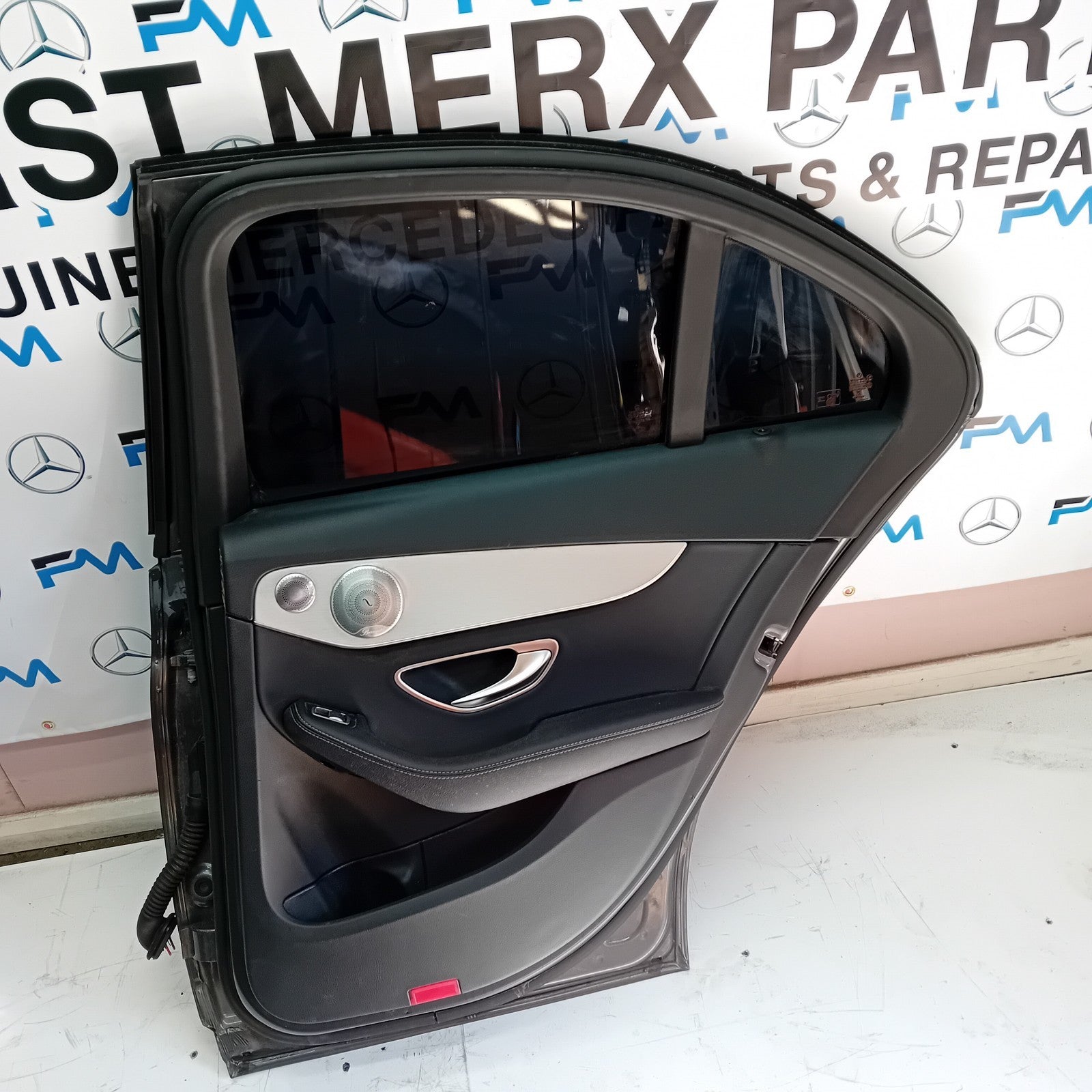 MERCEDES BENZ C CLASS SALOON W205 DRIVER SIDE REAR DOOR ( OFFSIDE REAR ) FMD16