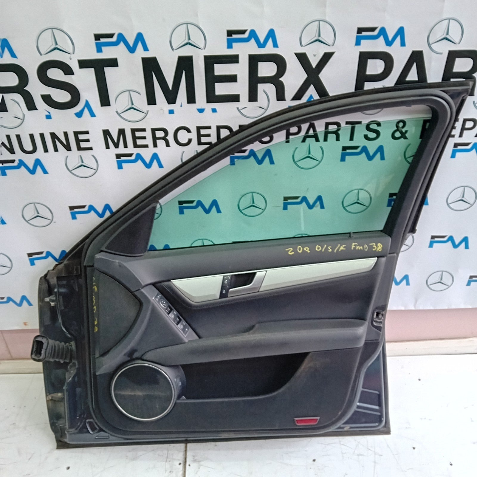 MERCEDES C-CLASS W204 DRIVER SIDE FRONT DOOR O/S/F COMPLETE GREY FMD38