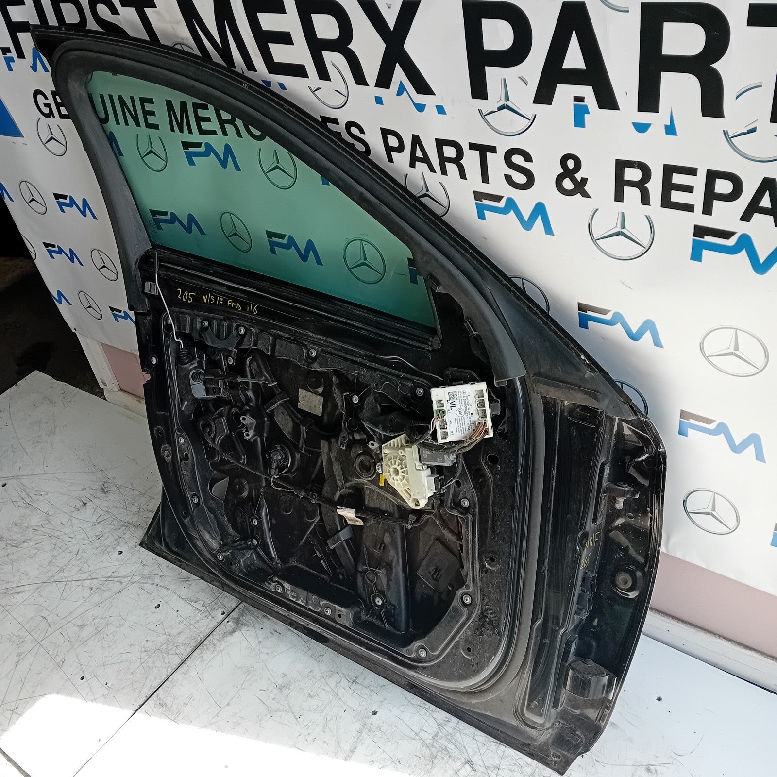MERCEDES BENZ C-CLASS W205 PASSENGER SIDE FRONT DOOR N/S/F BLACK FMD116