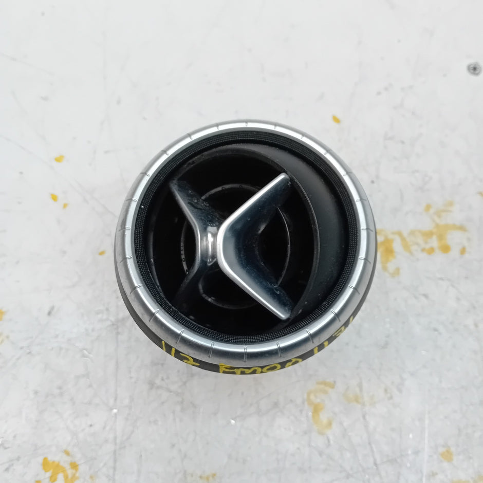 MERCEDES CLA-CLASS W117 DASHBOARD AIR VENT CENTRE SIDE 2015 FM001171