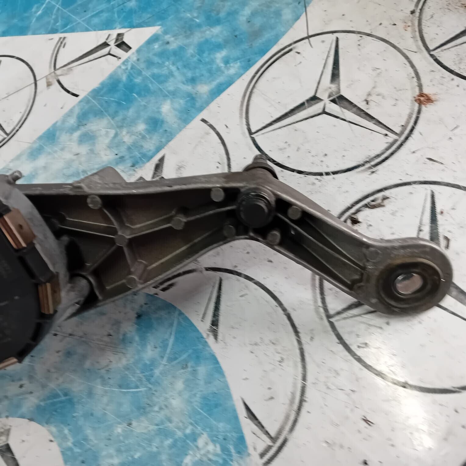 MERCEDES BENZ C-CLASS W205 2014-2018 FRONT WIPER MOTOR AND LINKAGE A2058200940