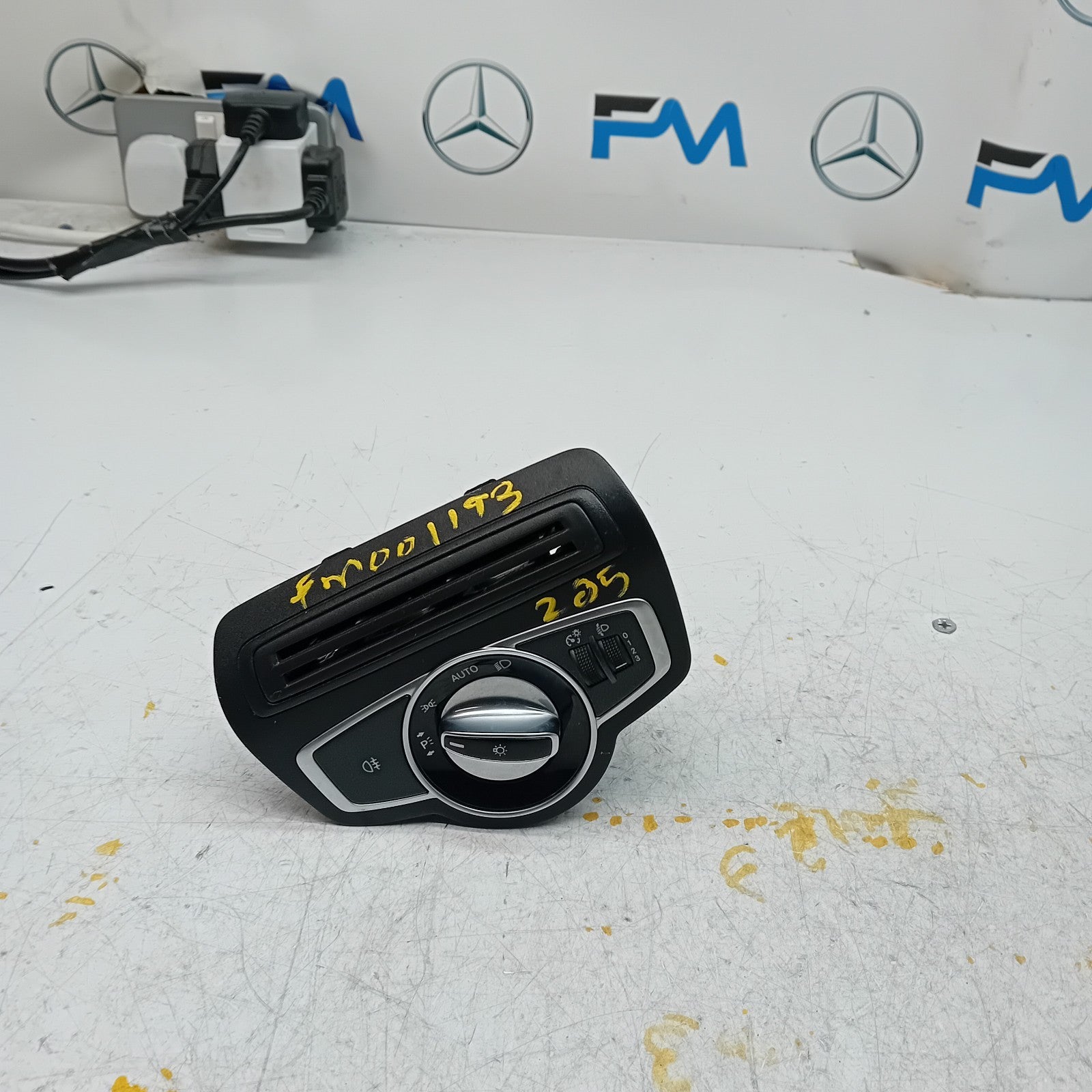 MERCEDES C-CLASS W205 HEADLIGHT CONTROL SWITCH 2014 A2059057207 FM001193
