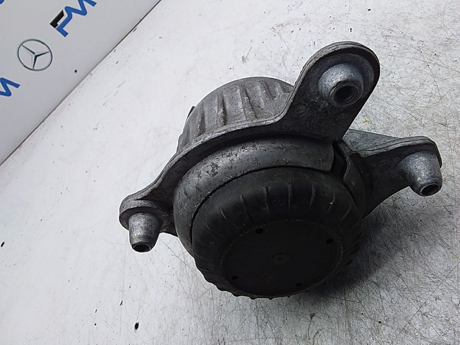 MERCEDES BENZ  C-CLASS  W205  ENGINE MOUNT RIGHT OS A2052406717 FMR362