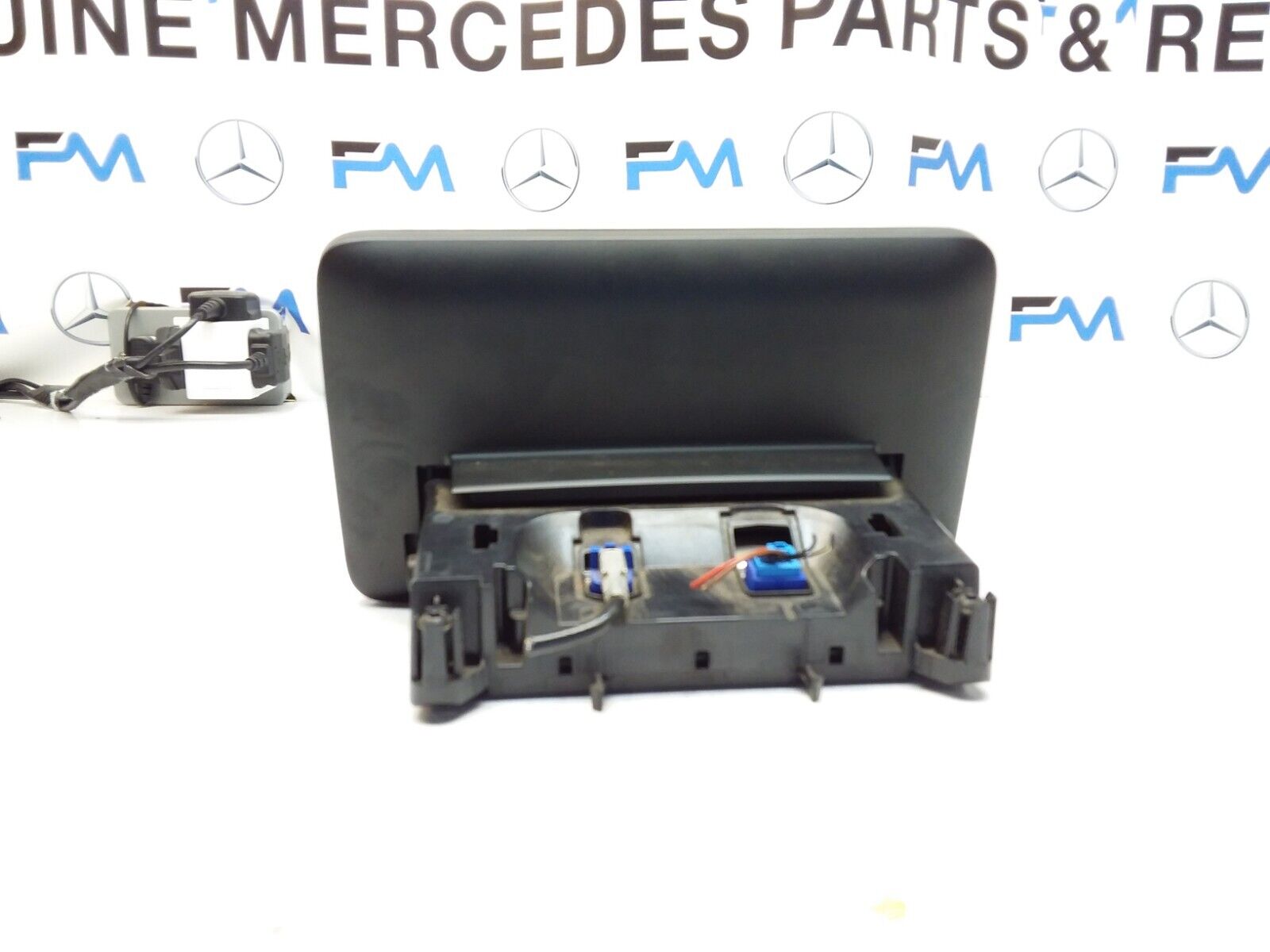 MERCEDES C-CLASS W205 2015 SAT NAV MULTIMEDIA SCREEN A2059004113 FM00673