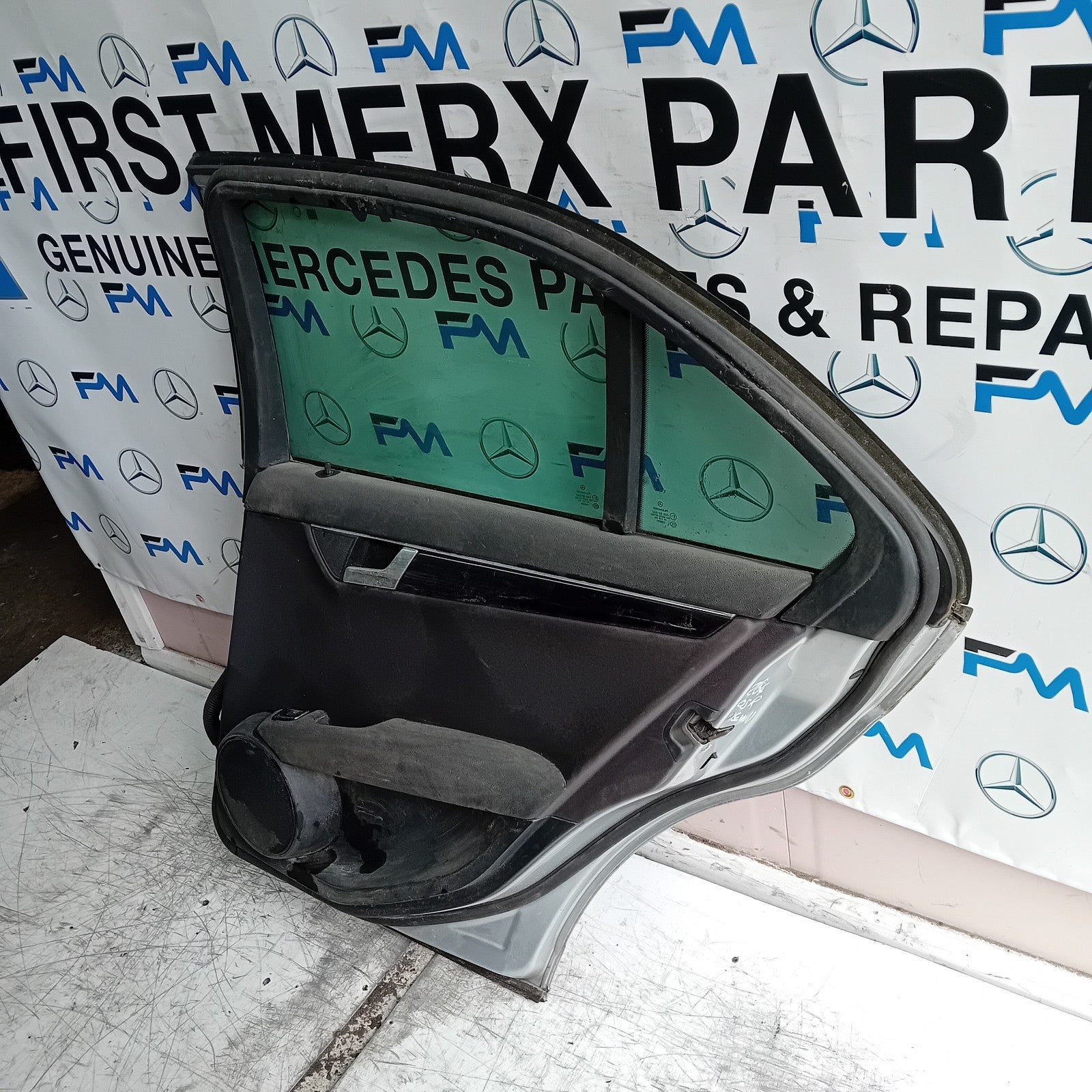 MERCEDES C-CLASS W204 SLN DRIVER REAR DOOR OSR SILVER 2008-2014 COMPLETE FMD442