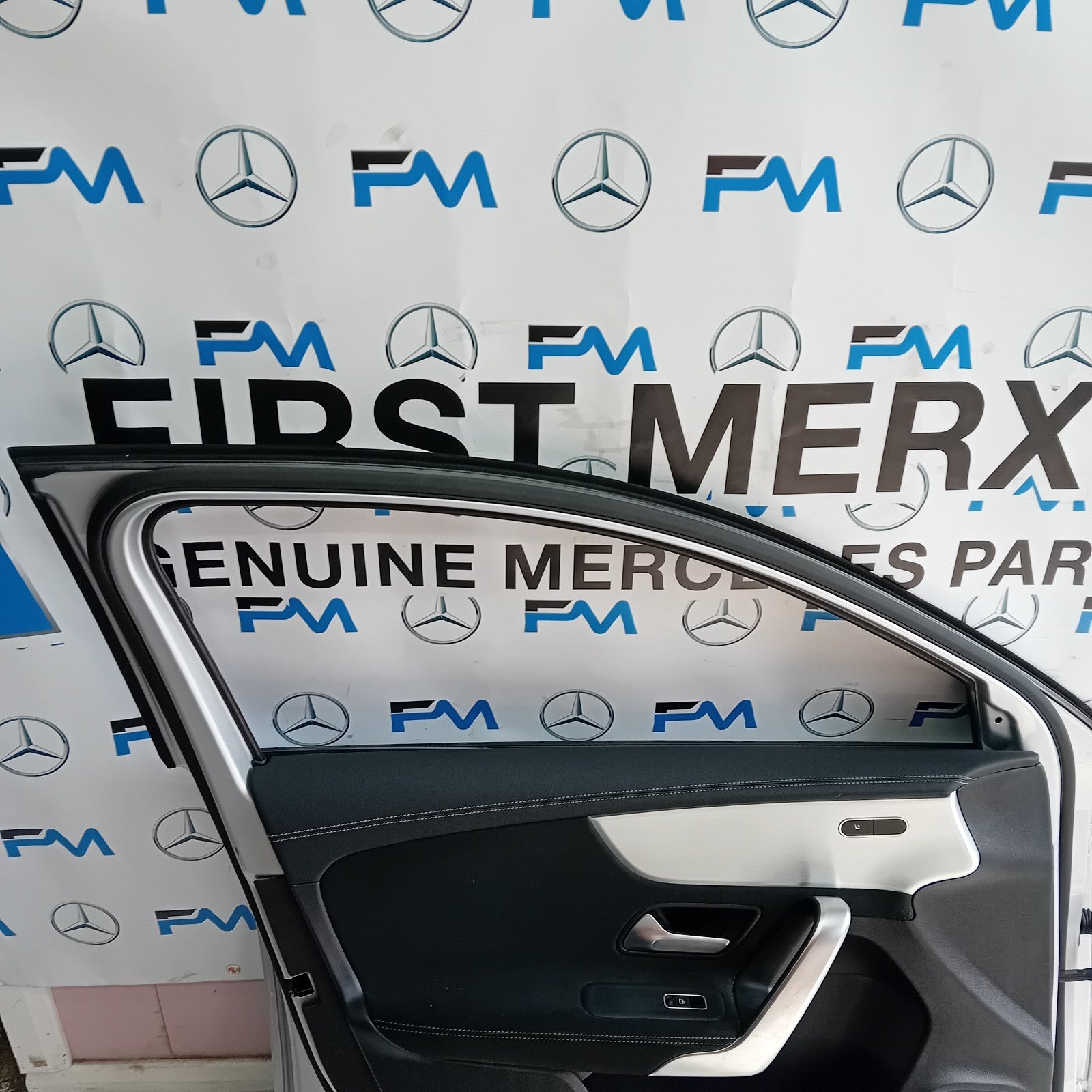 MERCEDES  A-CLASS W177 PASSENGE SIDE FRONT DOOR N/S/F COMPLETE SILVER FMD114