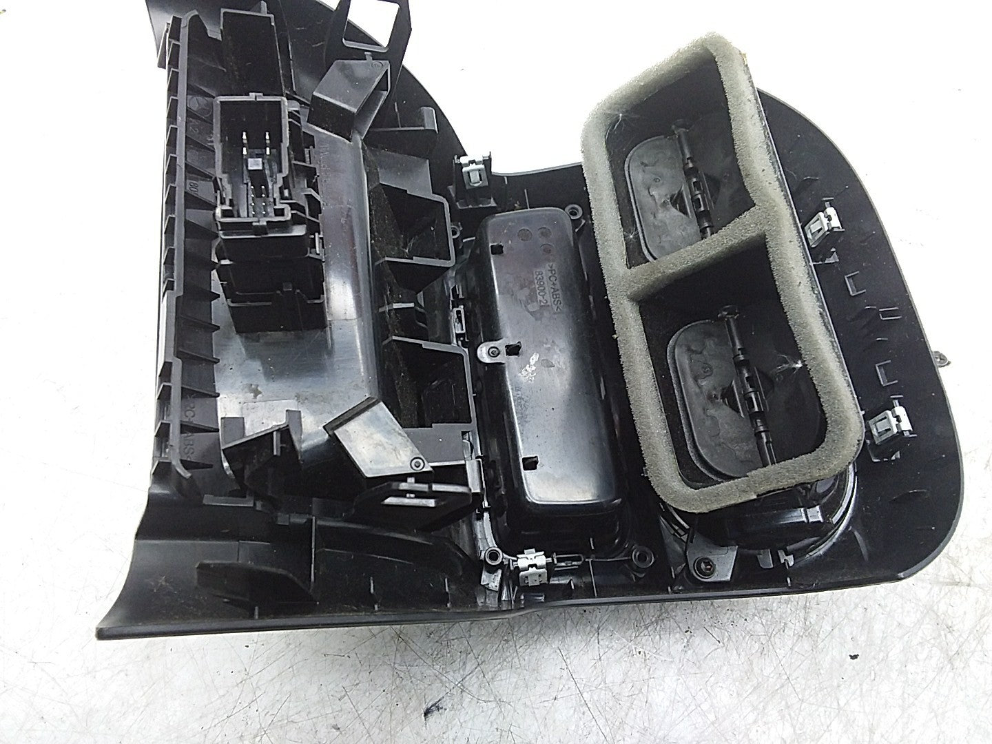 MERCEDES C-CLASS W206 REAR CENTRE AIR VENTS DAMAGED A2066806500 FMR214