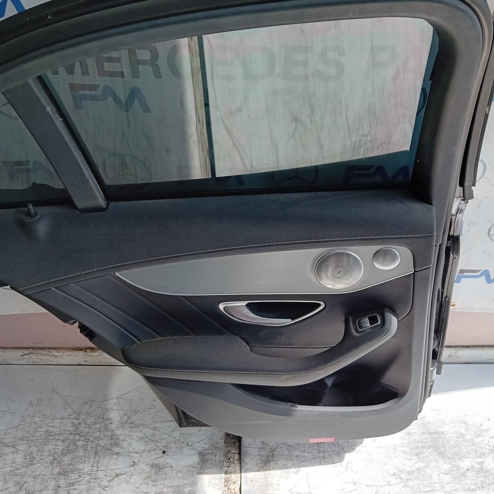 MERCEDES C-CLASS W205 SLN PASSENGER REAR DOOR NSR BLACK 2014 ON COMPLETE FMD425
