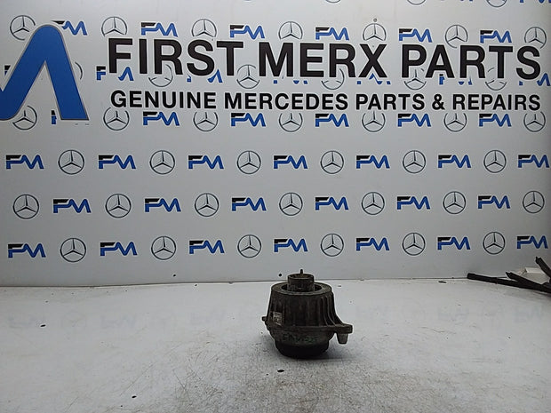MERCEDES BENZ  C-CLASS W205  ENGINE MOUNT RIGHT OS A2052406717 FMR325