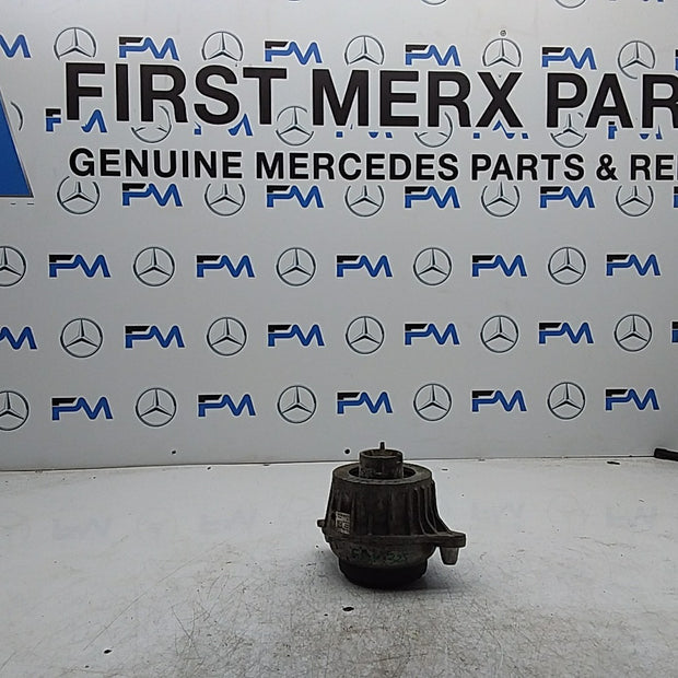 MERCEDES BENZ  C-CLASS W205  ENGINE MOUNT RIGHT OS A2052406717 FMR325