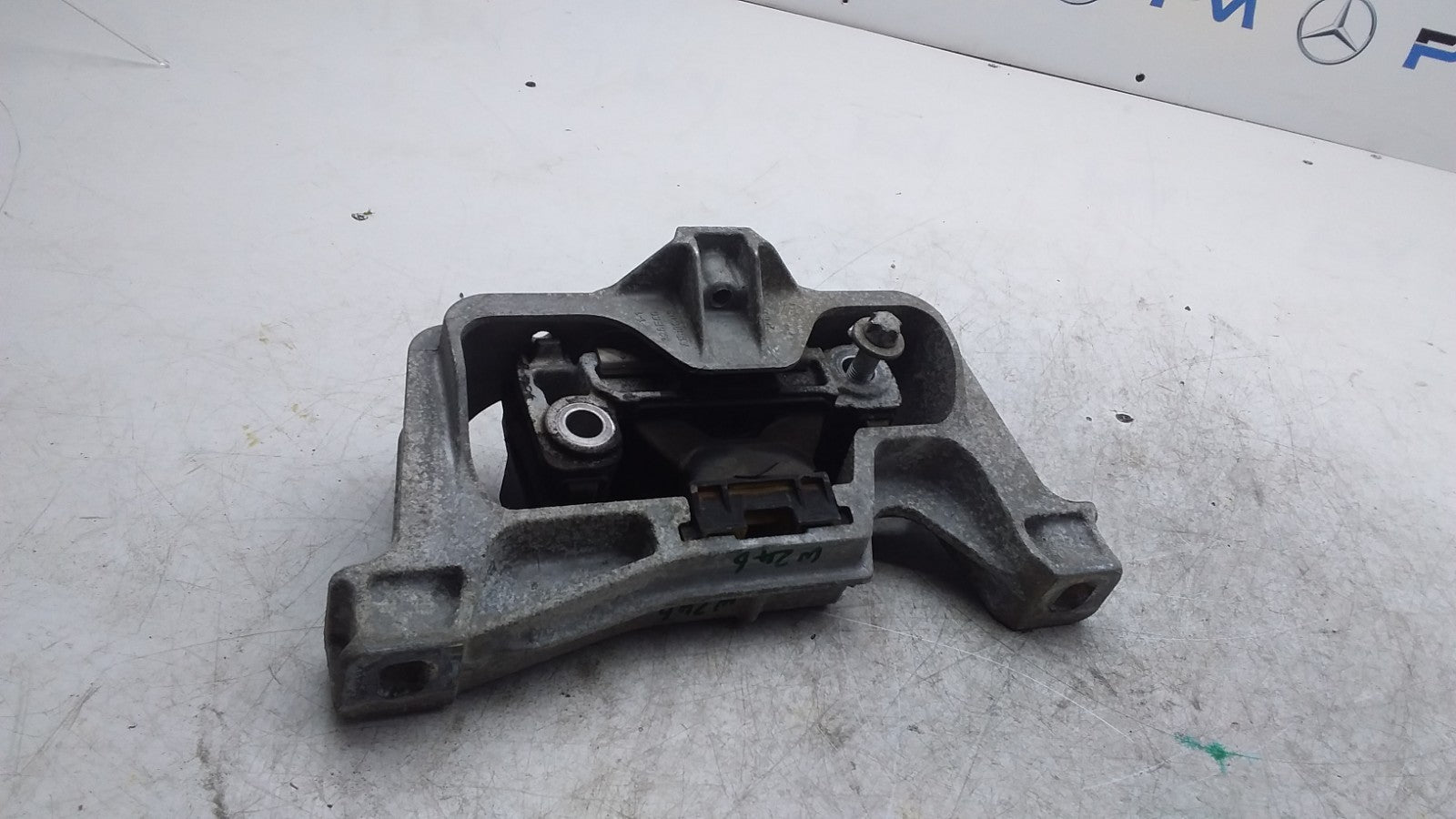 MERCEDES BENZ B-CLS W246 ENGINE MOUNT RIGHT SIDE A2462402517 FMR447