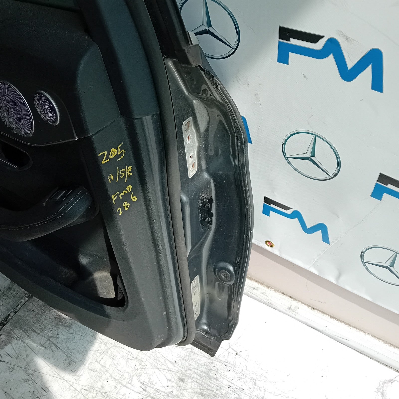 MEECEDES C-CLASS W205 SLN PASSENGER REAR DOOR NSR 2014 ON GREY FMD286