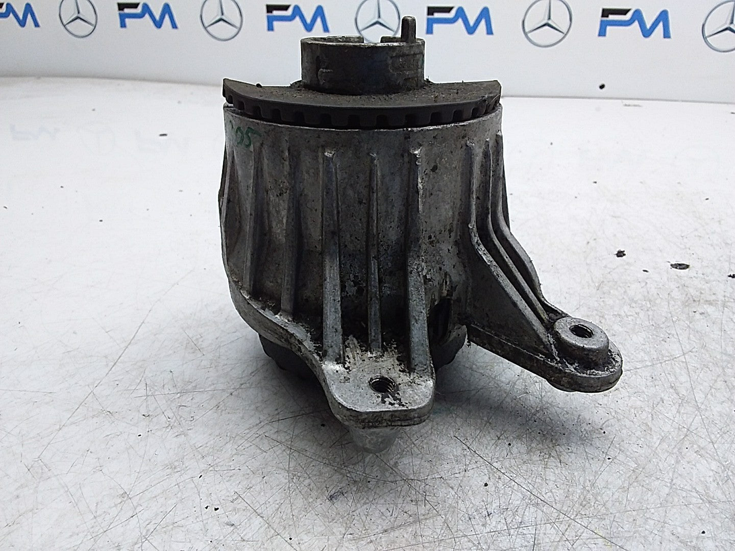 MERCEDES BENZ  C-CLASS W205  ENGINE MOUNT LEFT NS A2532407600 FMR336