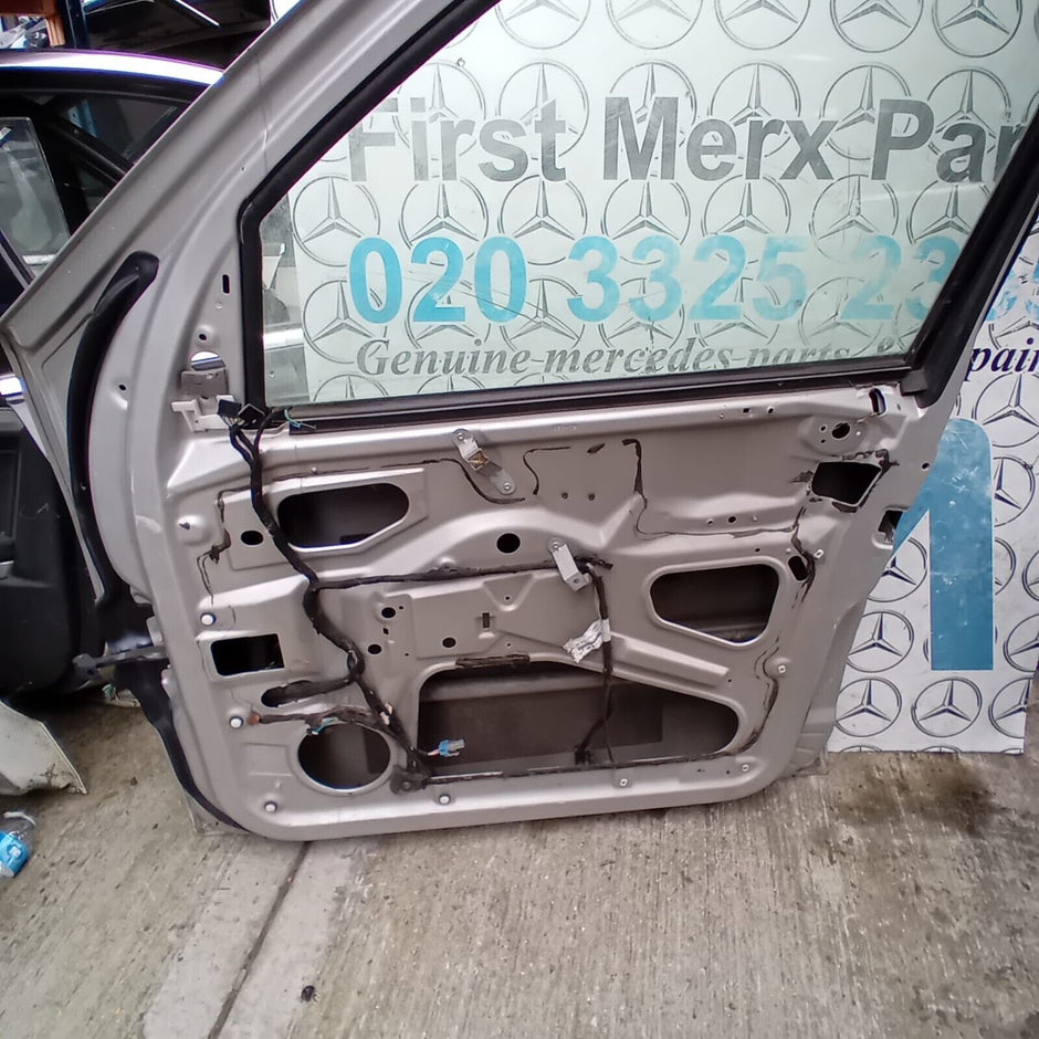 MERCEDES BENZ ML  W163  DRIVER SIDE FRONT DOOR ( OFF SIDE FRONT )