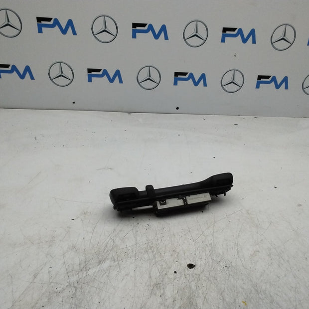  MERCEDES CLA W117 REAR RIGHT GRAB HANDLE AND LIGHT A0009064805 FMR46