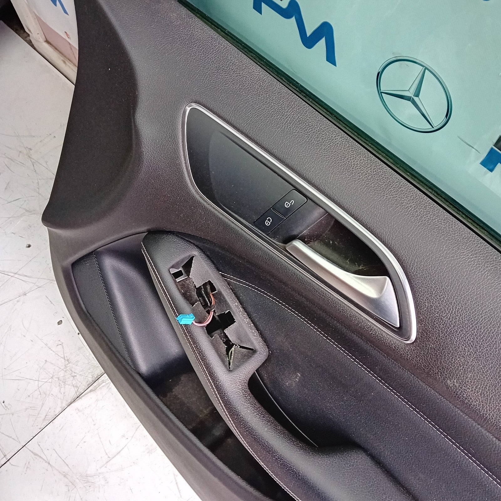 MERCEDES BENZ B-CLASS W246 DRIVER SIDE FRONT DOOR O/S/F COMPLETE BLUE FMD43
